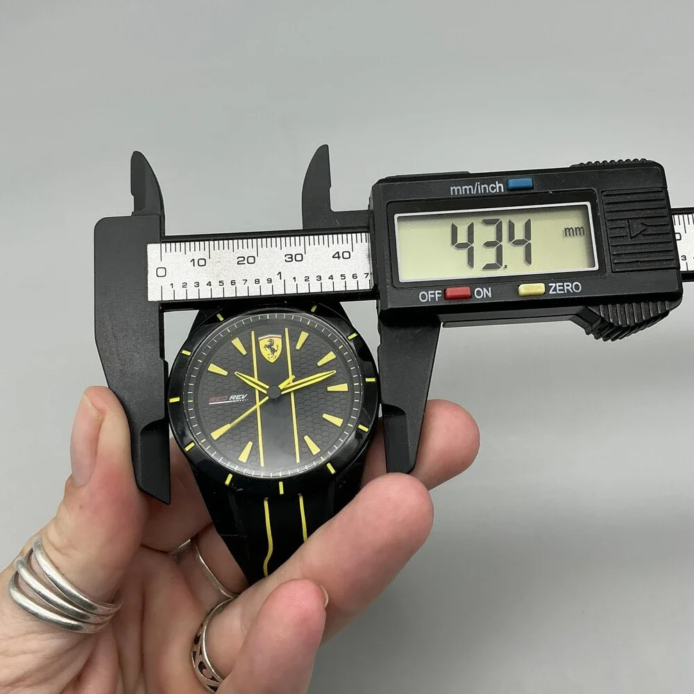 Ferrari RedRev Mens Watch 43mm Black Yellow Dial Black Silicone New Battery